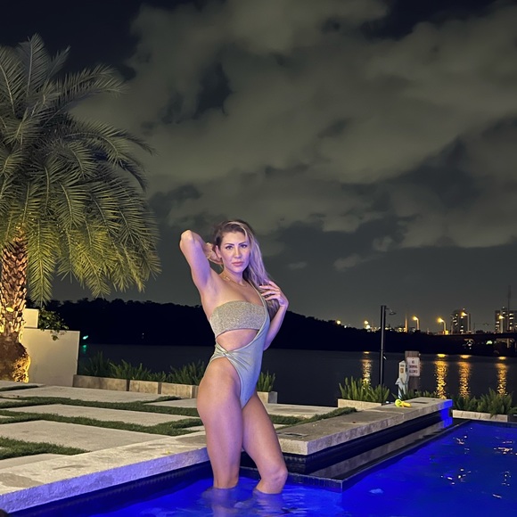 Meet your Posher, Elly - Picture 7 of 7